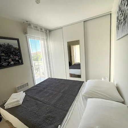 Deux Pieces Climatise A Pied Et Garage شقة *
